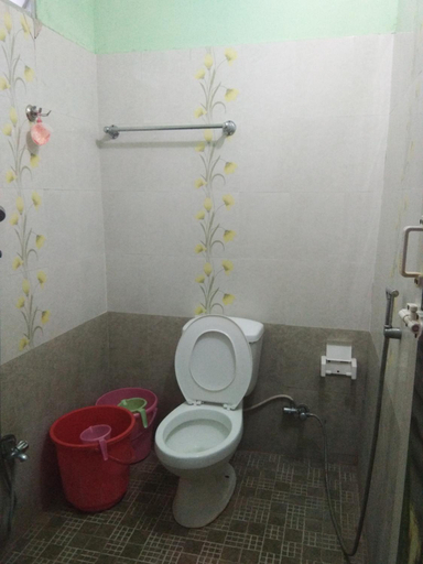 Bathroom, Rainbow Guest House, Kancheepuram