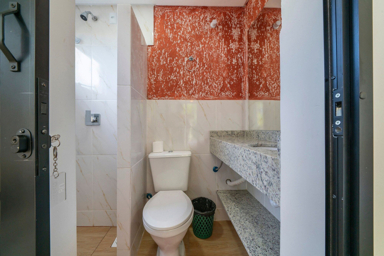 Bathroom, Suíte 8 Ala pôr sol Residencial Solavir, Bombinhas