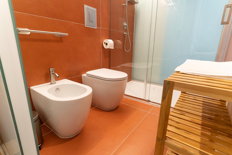 Others 5, B&B Handy Palermo, Palermo