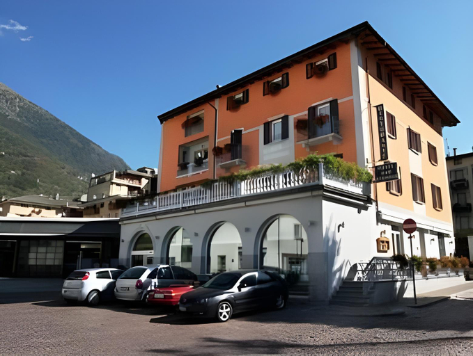 Exterior & Views 2, Hotel Bernina, Sondrio