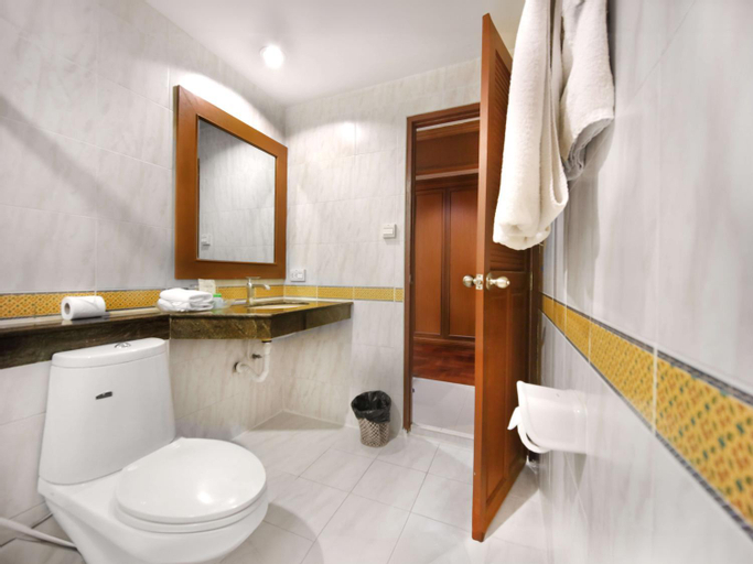 Bathroom 7