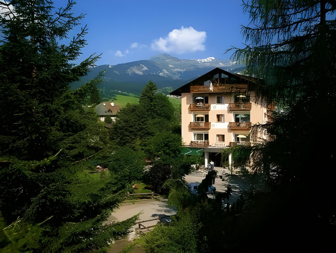 Exterior & Views 1, Hotel Cresta, Imboden