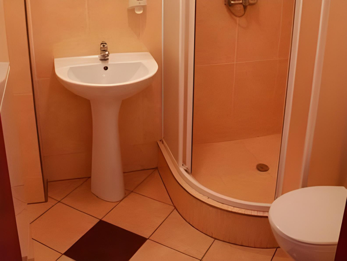 Bathroom 2, City Hostel, Szczecin