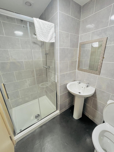 Bathroom 3, The Talbot Hotel, Dudley