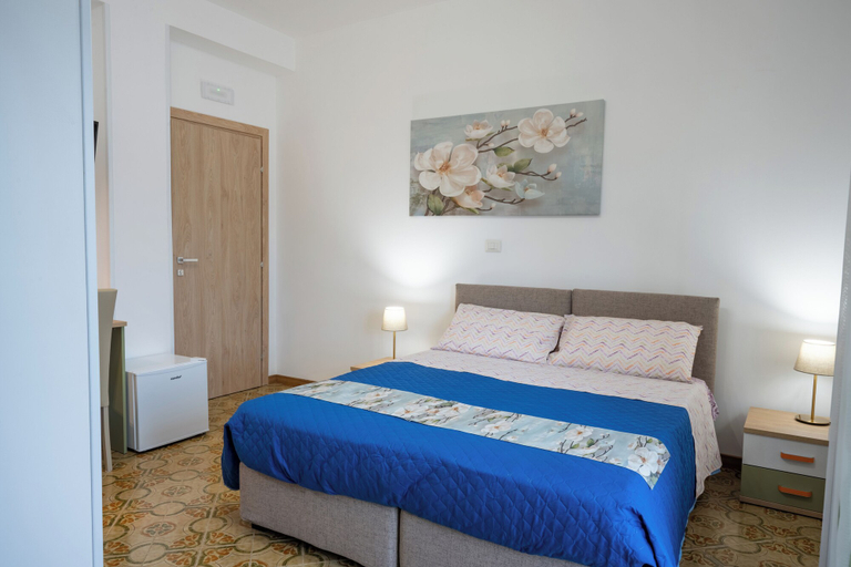 Bedroom 3, Benvenuti al centro, Caserta