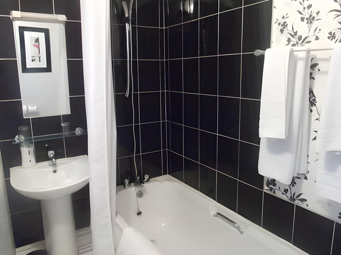 Bathroom, St Ives Boutique Hotel, Argyll and Bute