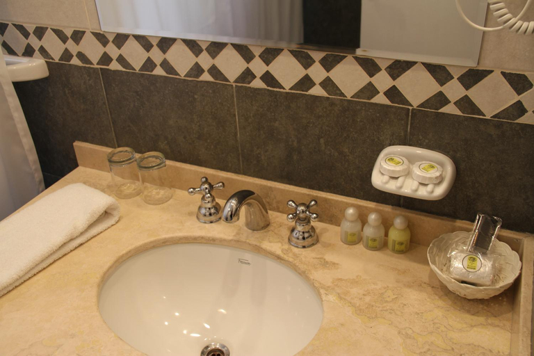 Bathroom 3, Altos de Balcarce Hotel, Capital