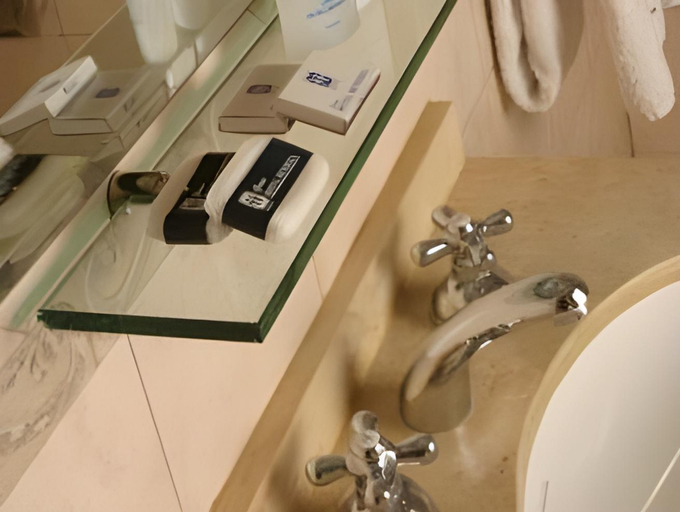 Bathroom 3, Mendoza Hotel, Capital