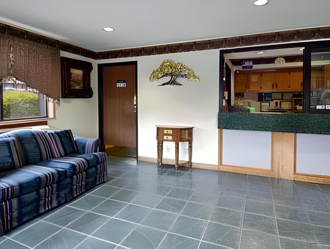 Public Area 2, Super 8 by Wyndham Greensboro/Coliseum/Conv., Guilford