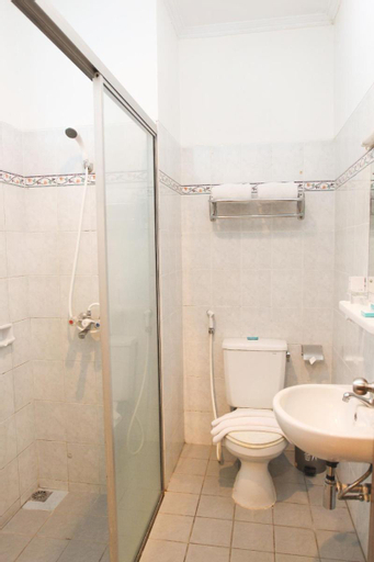 Bathroom 9
