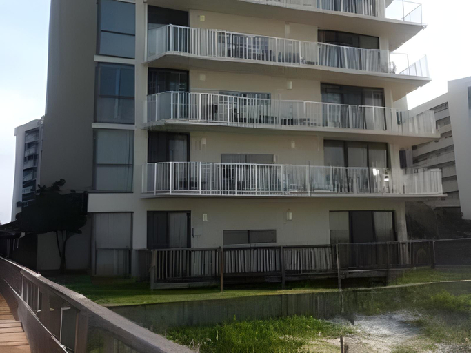 Exterior & Views 1, Mainsail, Walton