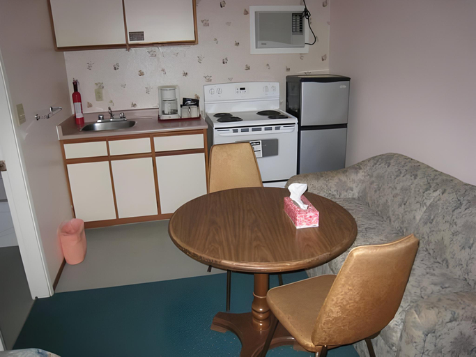 Others 3, Alpine Motel, Fraser Valley
