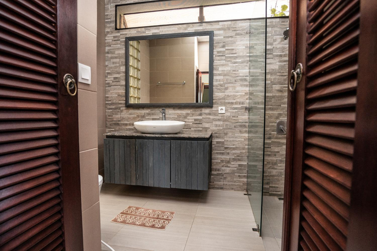 Bathroom 9