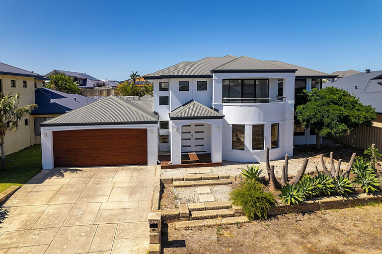 Seacrest Luxurious Holiday Home, Capel