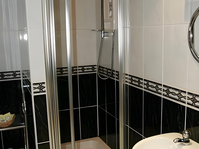 Bathroom 5, Melrose Guesthouse, Cumbria