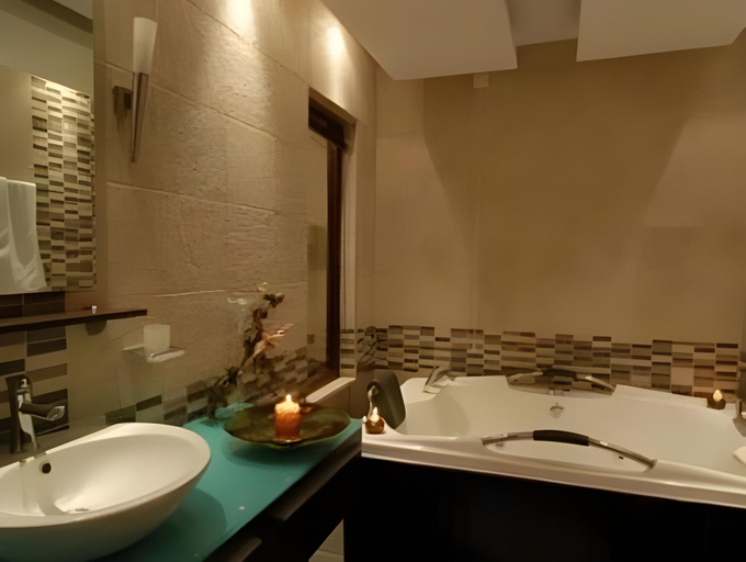 Bathroom 3, Mythos, Central Macedonia