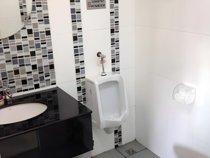 Bathroom, Burapha Bangsaen Garden Apartment, Muang Chon Buri