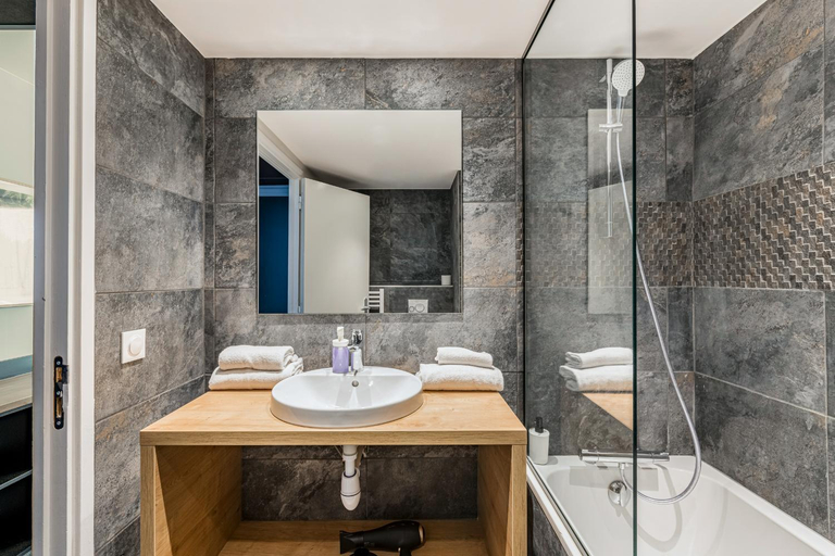 Bathroom 4, Le Parc 42 Saint-Etienne, Loire