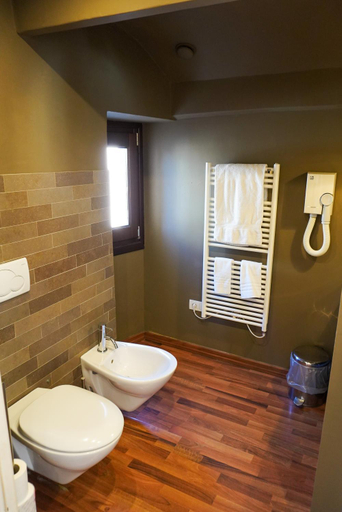 Bathroom 9