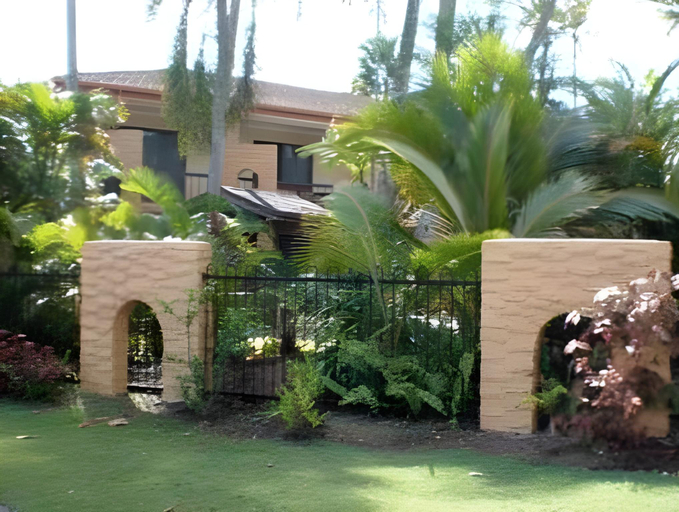 Exterior & Views 2, Oasis Inn Cairns, Cairns