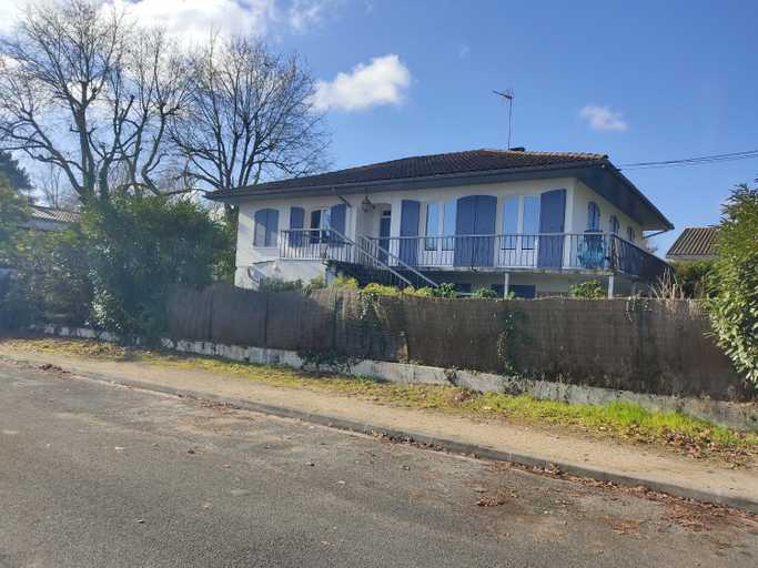 Others 5, Chambre Zen Merignac Aeroport Tram clim SDB priv, Gironde