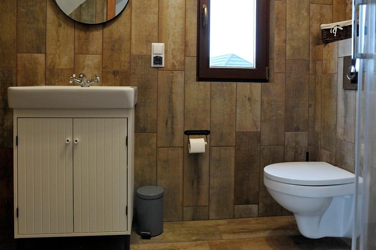 Bathroom 3, Dom nad Rozlewiskiem, Zamość
