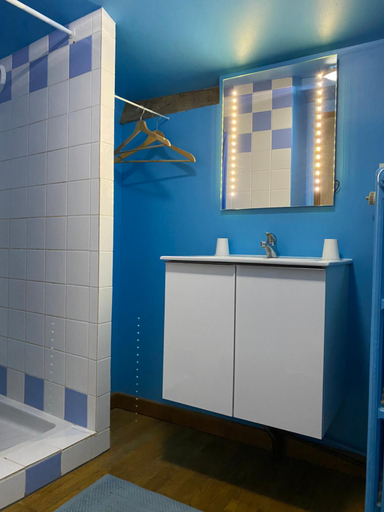 Bathroom 2, La Fromagerie, Haute-Vienne