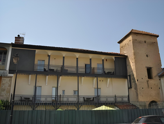 Exterior & Views