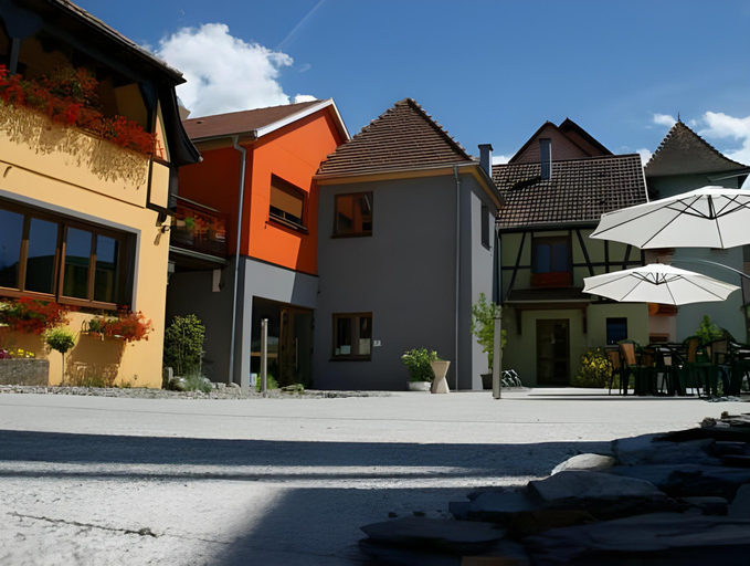 Exterior & Views