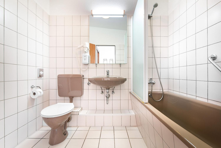 Bathroom 4, Hotel Central Hamburg, Hamburg