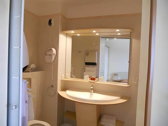 Bathroom 4, Hotel Tettola, Haute-Corse