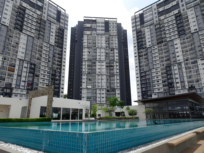 KLIA Lili Residensi 5+2 PAX with Stunning Pool, Seremban