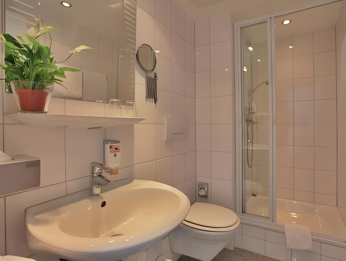 Bathroom 4, CityClass Hotel Alter Markt, Köln