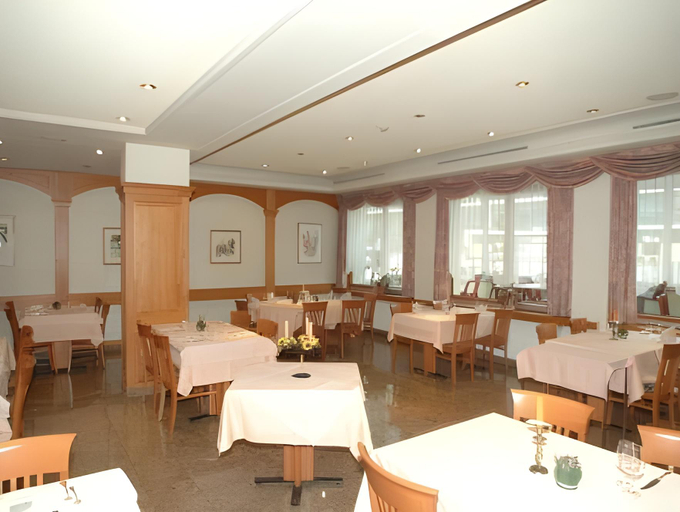 Food & Drinks 3, Hotel Victoria, Brig