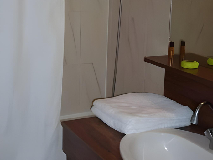 Bathroom 4, Residence New Rochelle, Charente-Maritime