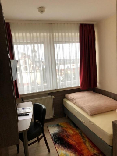 Bedroom 2, Hotel Peterchens Mondfahrt, Fulda