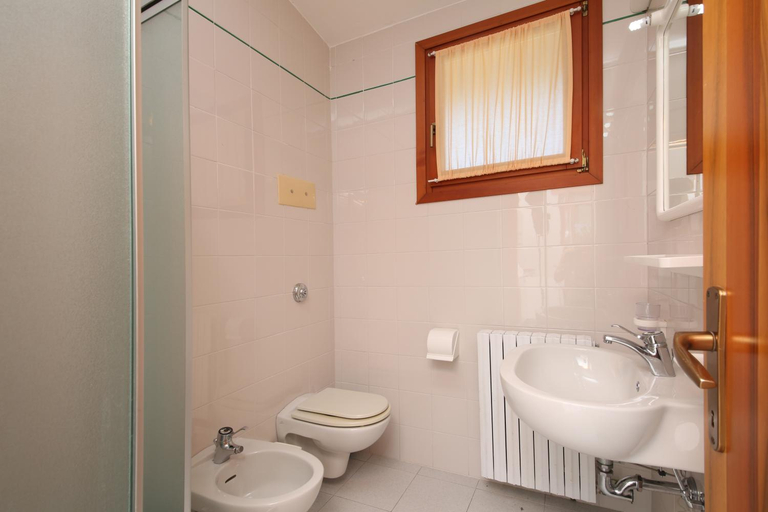 Bathroom, Residence Villaggio Tiglio, Brescia