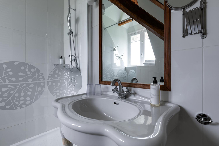 Bathroom 9