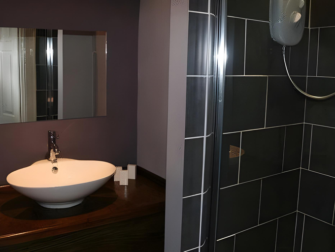 Bathroom 4, Dukeries Lodge Hotel, Nottinghamshire