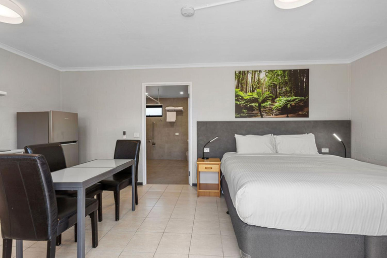 Bedroom 4, Apollo Bay Motel & Apartments, Colac-Otway - South