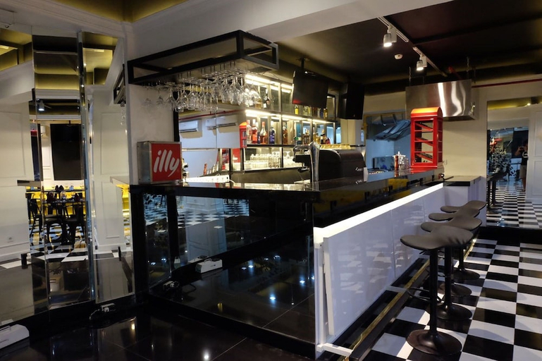 Food & Drinks 4, Grand Darmo Suite, Surabaya