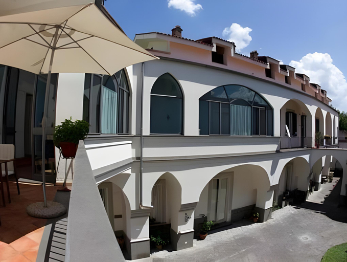 Others 2, B&B La Corte, Napoli