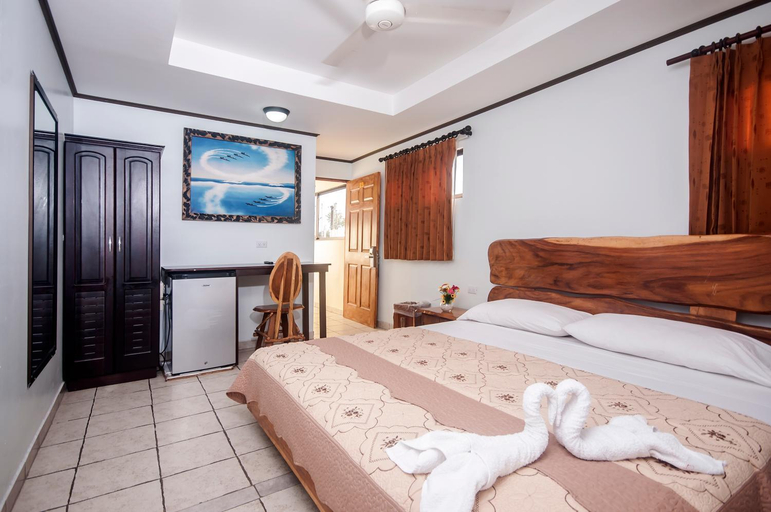 Bedroom, Cadillac Rock Beach Hotel, Garabito