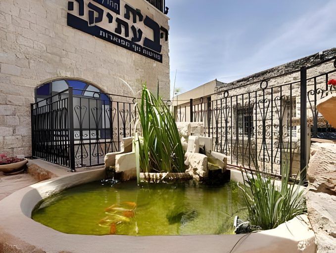 Others 4, Old City Inn