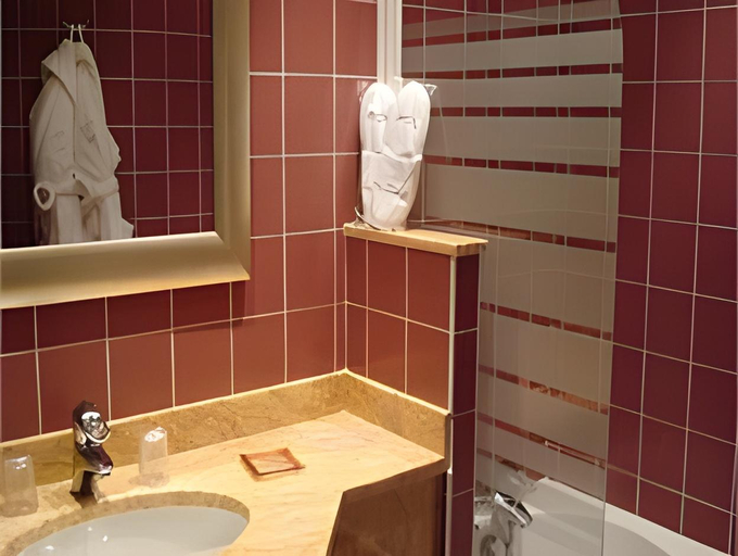Bathroom 4, Domaine De Villers & Spa, Calvados