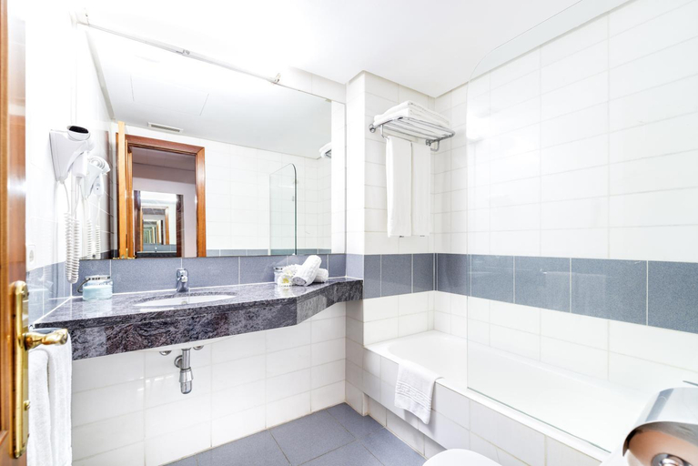 Bathroom 3, Apartamentos Blau, Girona