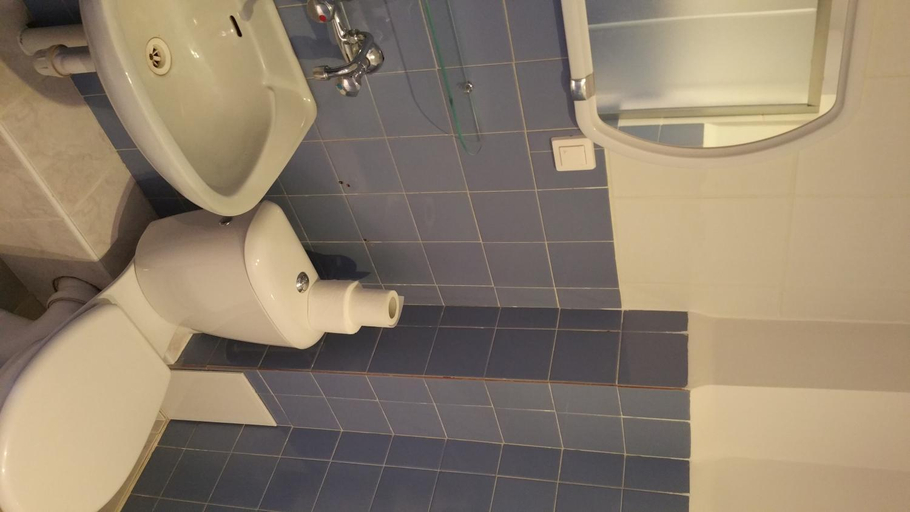 Bathroom 3, Dom Sportowca Roko, Gdańsk City