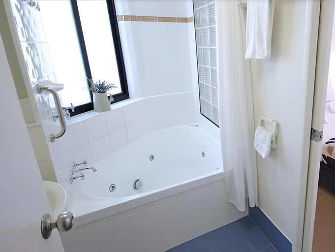 Bathroom 2, Aegean Mooloolaba, Maroochy - Mooloolaba