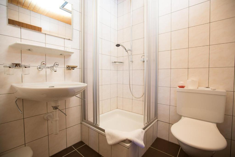 Bathroom 2, Sonnegg Hotel, Obersimmental