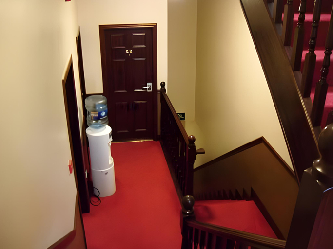 Bedroom 2, Hallahan's